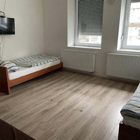 Monteur-Apartment Am Bahnhof Muhlheim am Main Екстериор снимка